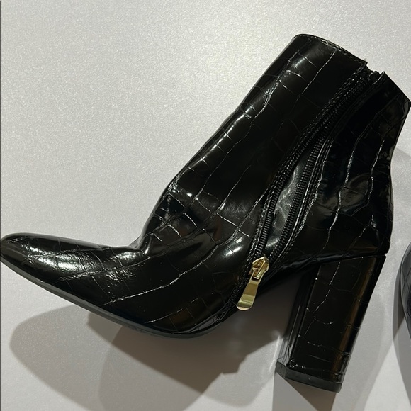 Lulus Black Croc-Embossed new Ankle Boots with side zipper and gold metal zipper - Picture 4 of 5